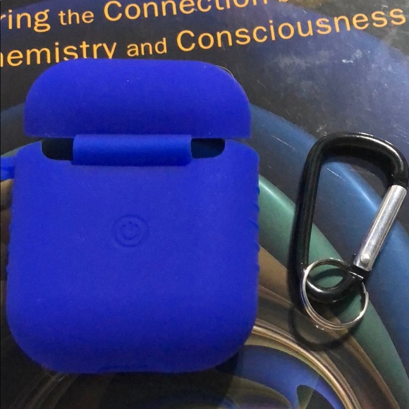 AirPods Case🤑 - Picture 2 of 3